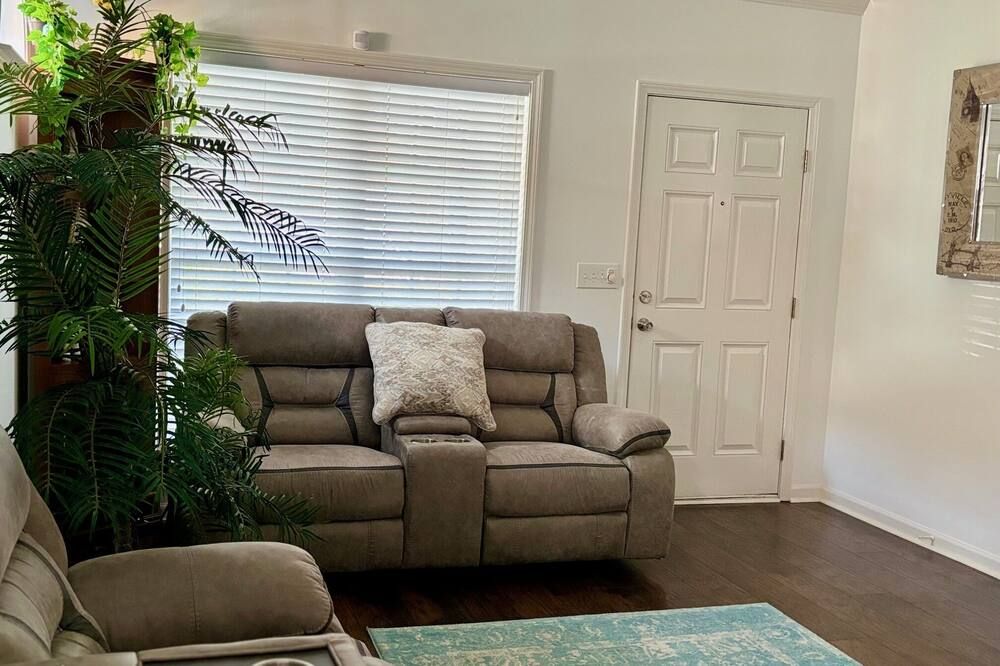 Cozy 2 Bedroom 2 Bathroom townhouse in the heart of Hoover/Pelham area - Pelham - Obývací pokoj