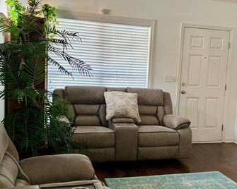 Cozy 2 Bedroom 2 Bathroom townhouse in the heart of Hoover/Pelham area - Pelham - Obývací pokoj