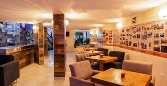 Best Western Hotel Madan - ויארמוסה - מסעדה