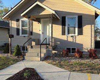 5-bedroom house in Hays with AC, WiFi - Hays - Bygning