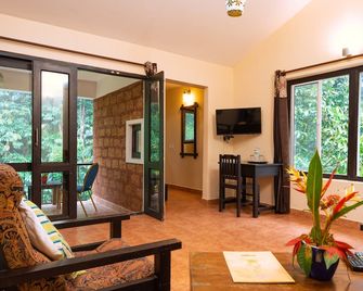 Falling Waters Munnar - מונאר - סלון