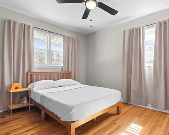 3Bed 1.5 Bath 10 Min to Base - Jacksonville - Bedroom