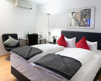 Hotel Rosenhof Gmbh - Ramstein-Miesenbach - Bedroom