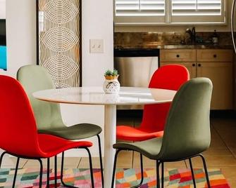 Condo Odyssey - Palm Springs home away from home - Palm Springs - Salle à manger