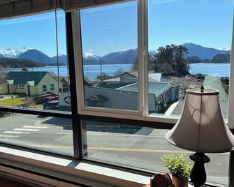 Studio Downtown Apt. 7 w/ Ocean & Mountain Views. - Sitka - Balkón