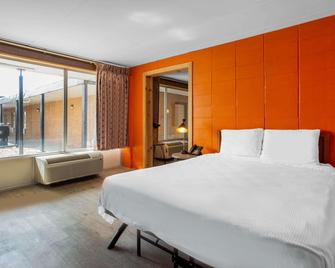 Starved Rock Motor Inn Travelodge by Wyndham - Streator - Bedroom