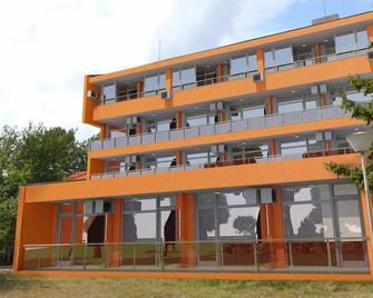 Hotel Neva - Kiten - Edificio