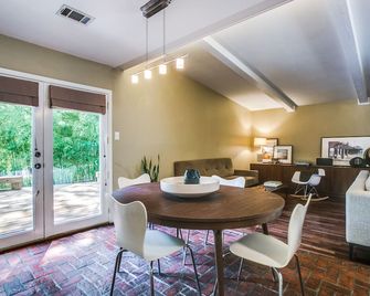 White Rock Lake & Arboretum Mid-Century Stunner - דאלאס - חדר אוכל