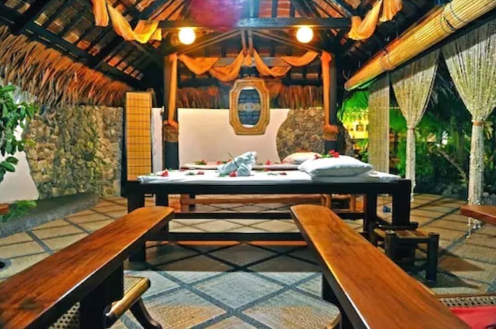 Dolphin House - Moalboal