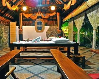 Dolphin House - Moalboal