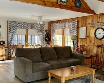 Eidelweiss Chalet, 1/4 Mile From Middle Pea Pondbrbrlicense # 061885 - Madison - Salon