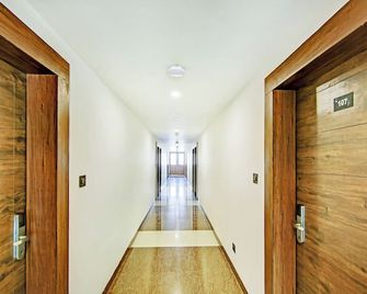 Fabhotel Corporate Crown - Nr Jyoti Nivas University - Bengaluru - Hallway