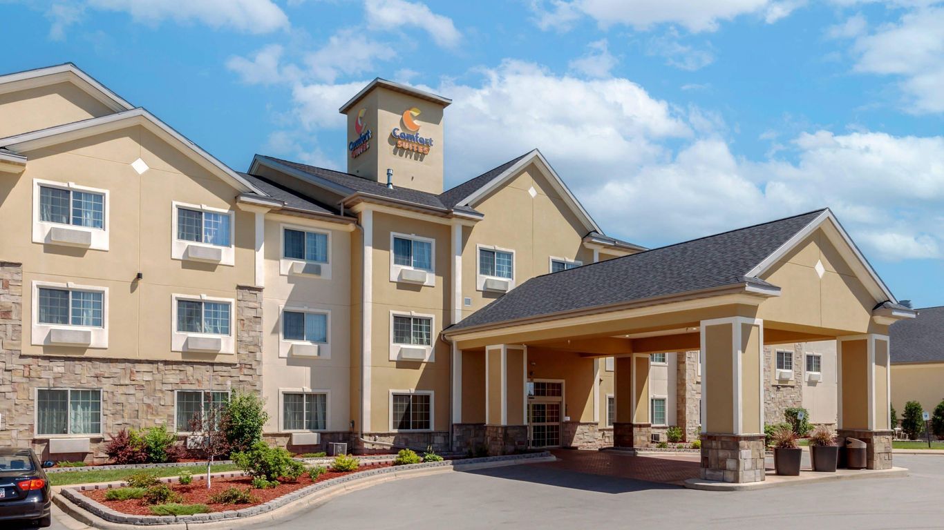 Comfort Suites Johnson Creek Conference Center