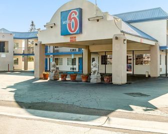 Motel 6 Visalia Ca - Visalia - Building