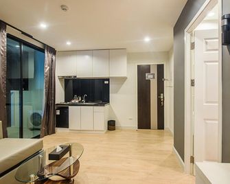 B2 Mae Sot Premier Hotel - Mae Sot - Kitchen
