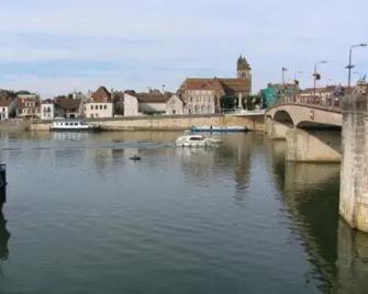 Auberge De La Marine - Saint-Jean-de-Losne - Vista del exterior