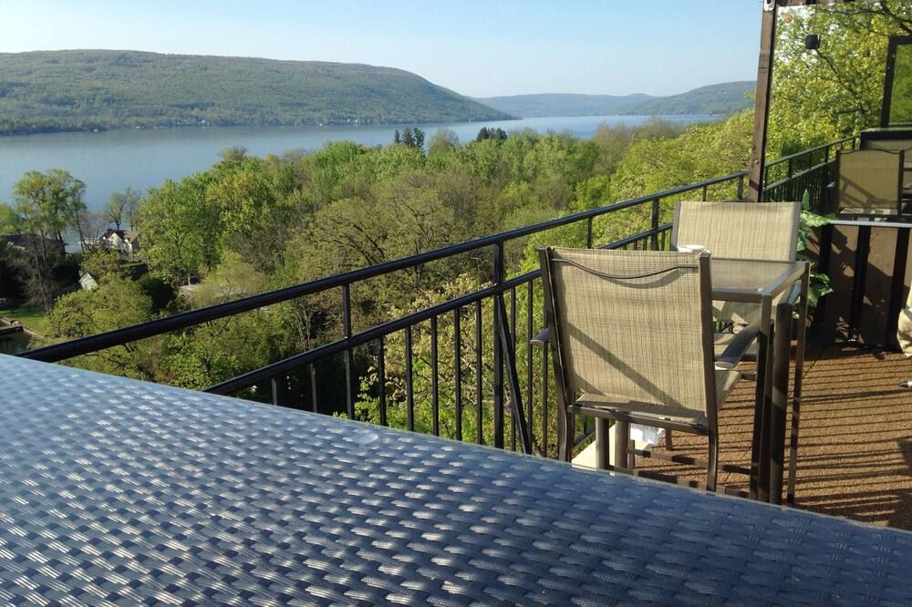 Canandaigua Lake Front Cliffside Condo: Bristol Harbour, Beach & Skiing! - كاناندياجو - شرفة
