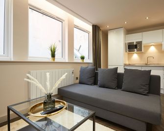 Humber Lofts Serviced Suites - Hull - Living room