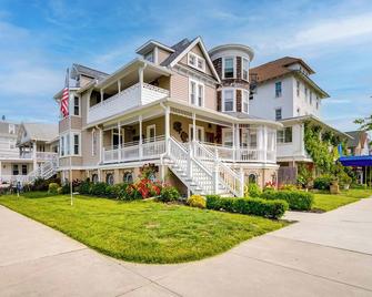 Centrally Located Ocean City Apt Less Than 1 Mi to Beaches - Ocean City - Building