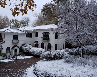 Luxury Suite near University of Tennessee campus, pet friendly - Knoxville - Building