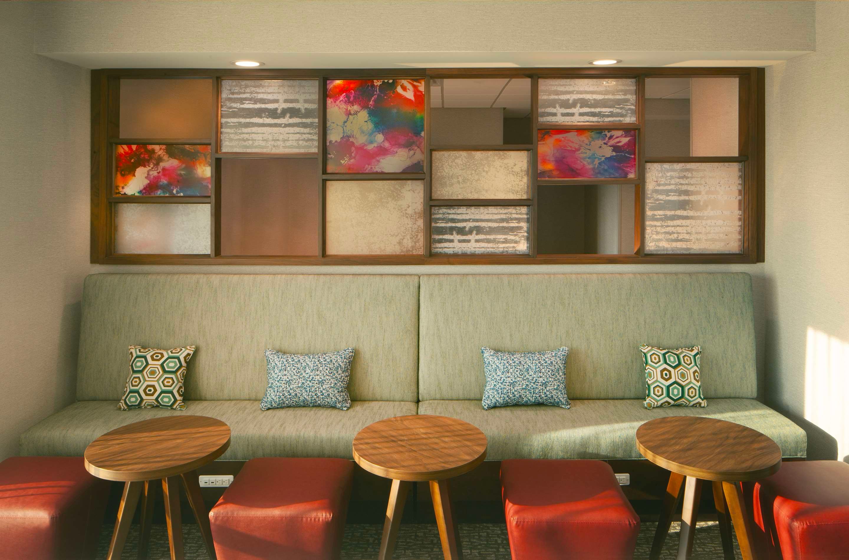 Lounge view of Hampton Inn Ogallala