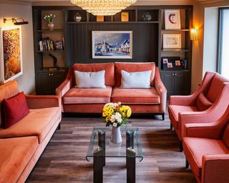 Clew Bay Hotel - Westport - Front desk