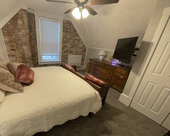 Whitestone Place: a gorgeous, historic, and updated home - Belleville - Habitación