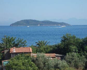 Hellen Studios - Skiathos - Outdoor view