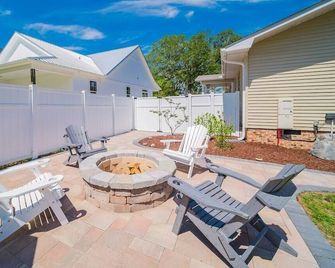 Down Time - Beautiful Dog-Friendly 3-Bedroom Home. - Oak Island - Patio