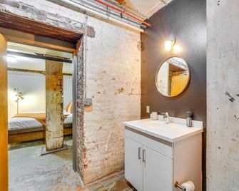 Dtwn Knoxville Studio Half-Mi to Market Square! - Knoxville - Bathroom