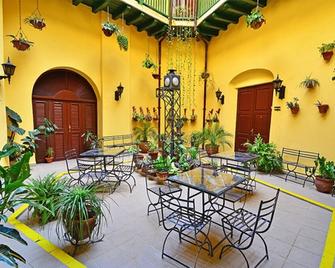 Hotel Camino de Hierro - Camagüey - Patio