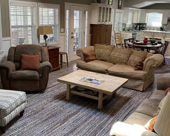 River House at Fork Retch - Mullins - Living room