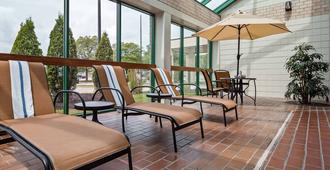 Best Western East Towne Suites - Madison - Balcony