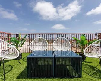 Ocean View Hot Tub Luxe House Steps to Sand - Hermosa Beach - Balcony