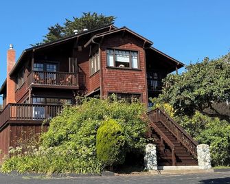 King Suite overlooking Mendocino Village and ocean - Mendocino - Edificio