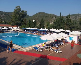 Pigale Beach Resort - Kusadasi