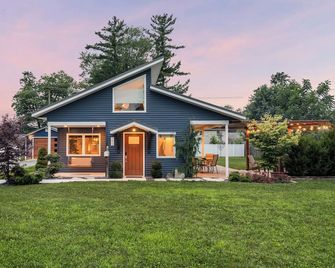 Indigo Hideaway | Romantic + Fire pit - Nappanee - Edificio