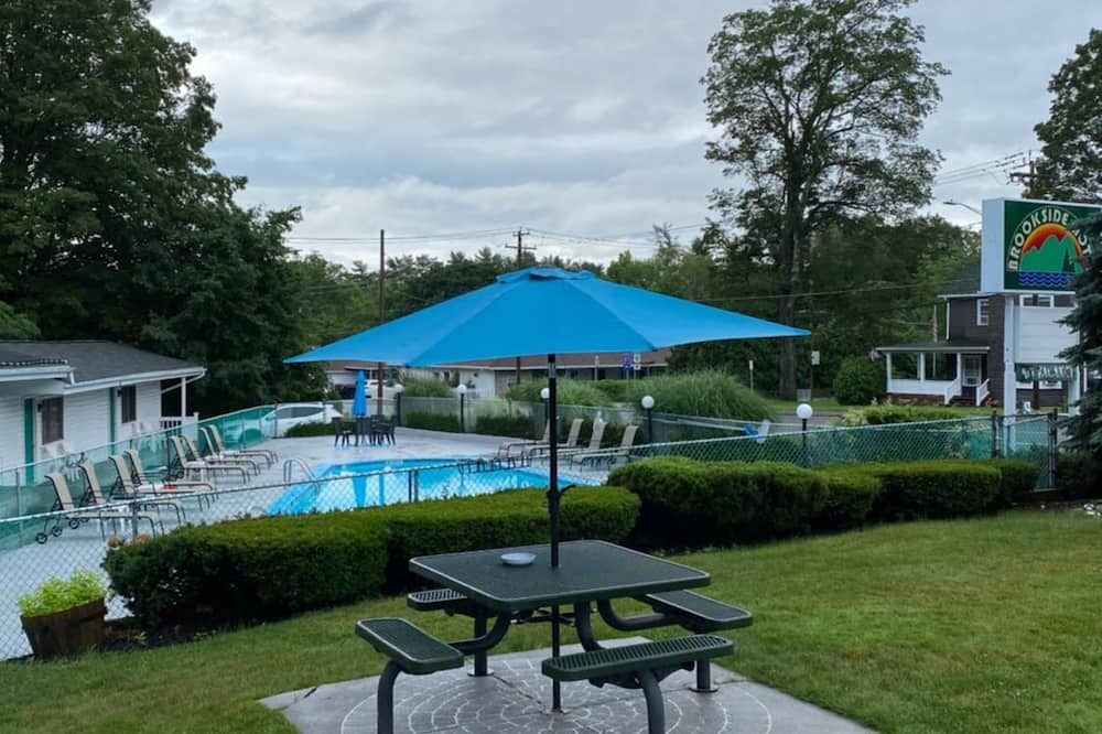 Brookside Motel & Cabins - לייק ג'ורג' - בריכה