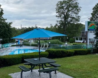 Brookside Motel & Cabins - Lake George - Pool