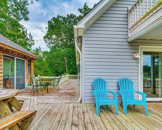 Private Island Getaway In Roanoke Rapids - Roanoke Rapids - Patio