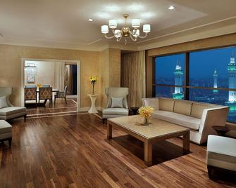 مكة هيلتون للمؤتمرات - مكة المكرمة - غرفة معيشة