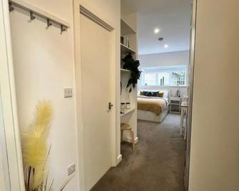 Kingston Luxe Suites Riverside Apartment Belvilla - Kingston upon Thames - Hallway