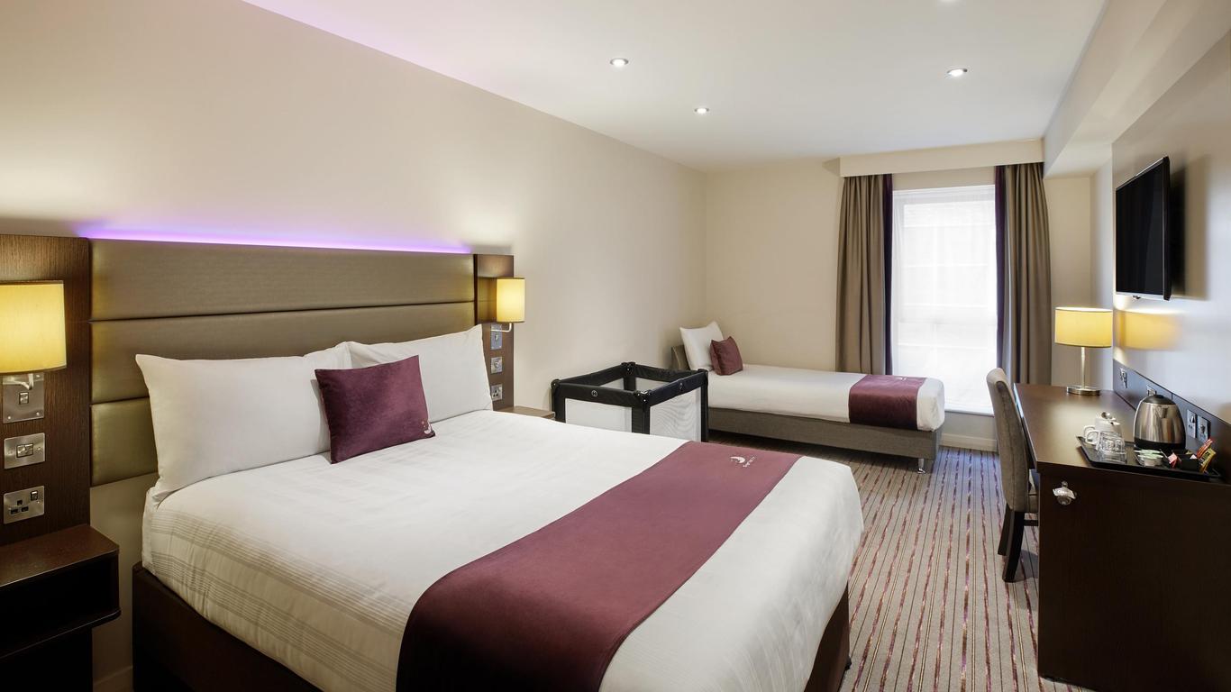 Premier Inn Woking Town Centre