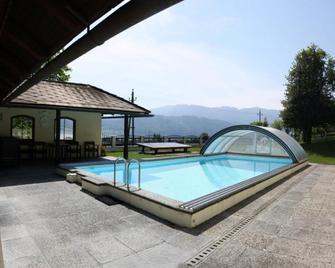 Haus Rosenauer Zimmer & Ferienwohnungen - Nussdorf am Attersee - Pool