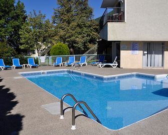 Summerland Motel - Summerland - Pool