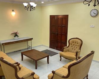 Hanna Homestay Kangar - Кангар - Вітальня
