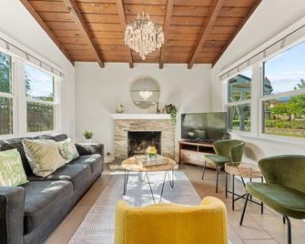 Newly Renovated Comfortable 4 Bds Houses in LA - Glendora - Living room