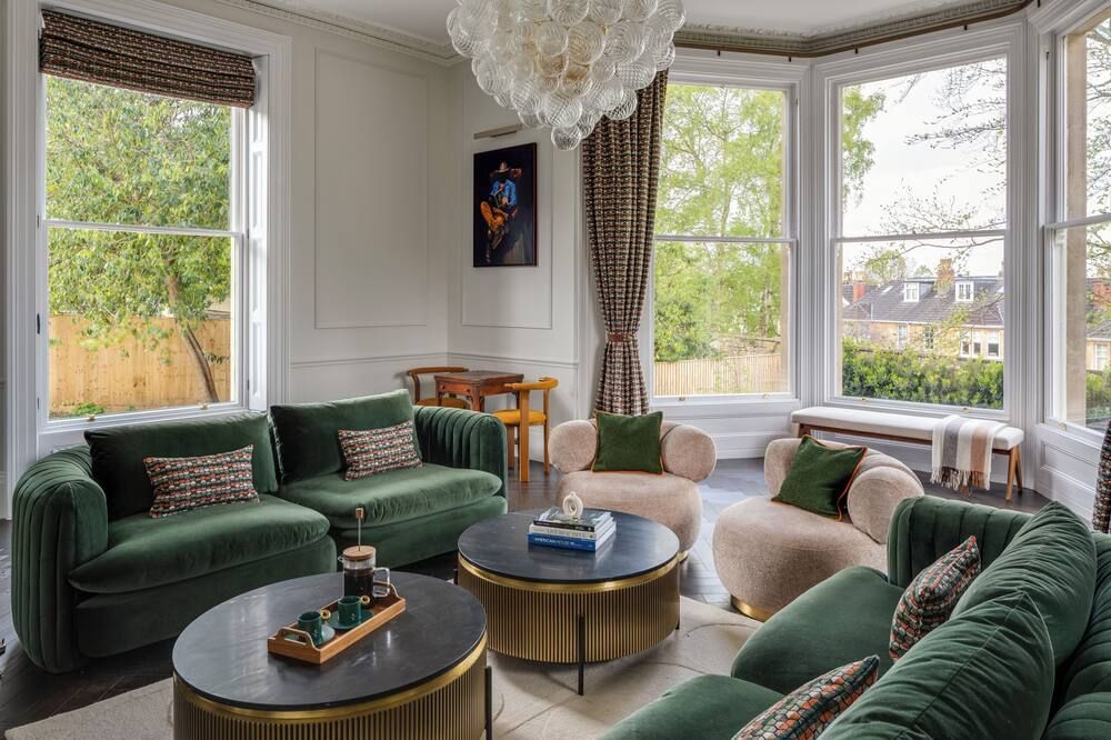 Bloomfield House - באת' - סלון