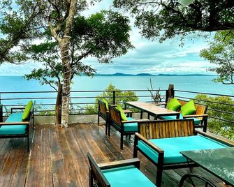 The Cliff Hostel, M'Pay Bay - Koh Rong Sanloem - Balcón