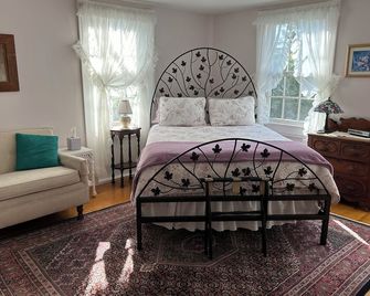 Chatham Village - Adorable Studio Apartment in Antique Home - Chatham - Bedroom